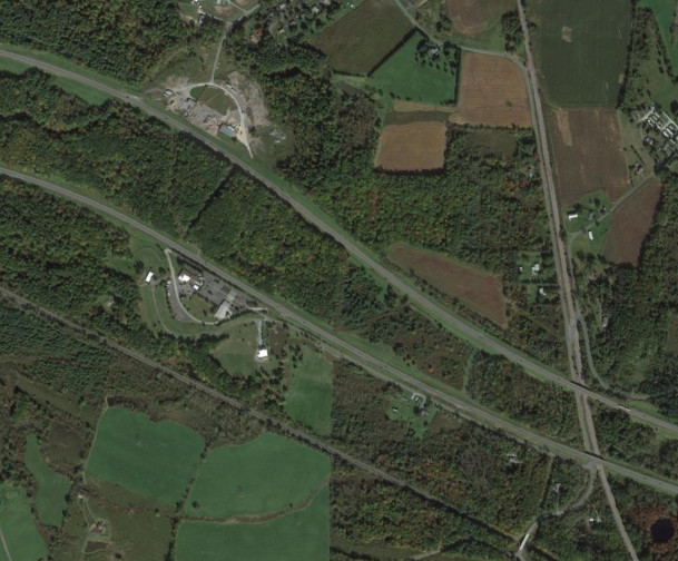 The former service areas on the Berkshire Spur in 2011